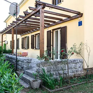 Apartman Marta, Rasa