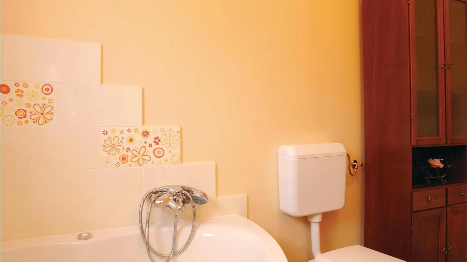 Lovely Home In Kapelica With Wifi Rasa